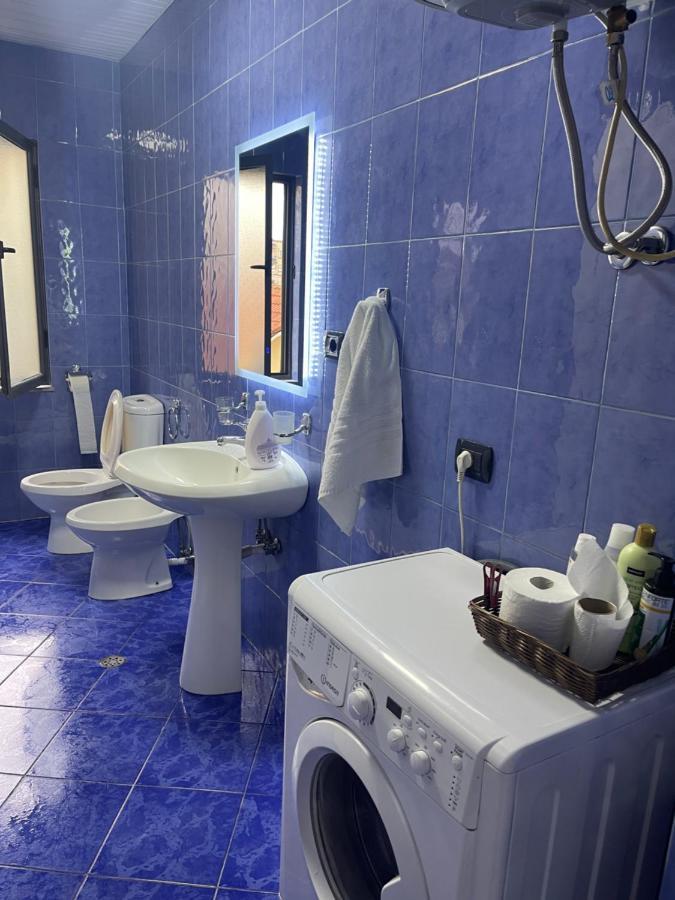 Lacasa-21 Dhjetori Tirana Bagian luar foto
